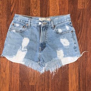 Levi’s | 550 relaxed fit jean shorts*missing loop*
